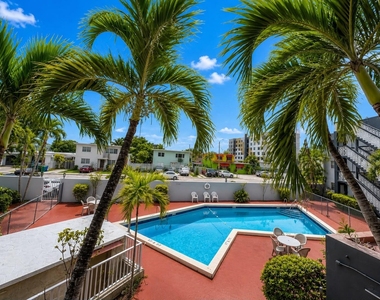 11 Sw 52nd Avenue - Photo Thumbnail 2