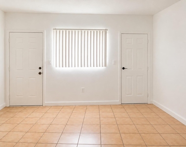 11 Sw 52nd Avenue - Photo Thumbnail 5