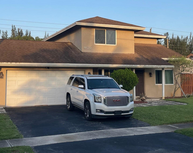 4670 Nw 113th Avenue - Photo Thumbnail 1