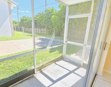 104 Se 10th Street - Photo Thumbnail 10