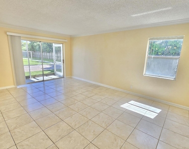104 Se 10th Street - Photo Thumbnail 2
