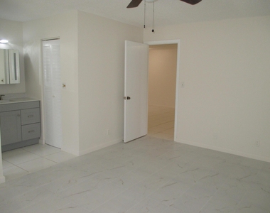 194 Lake Susan Lane - Photo Thumbnail 9