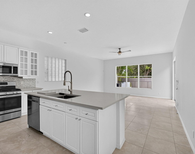 207 Isle Verde Way - Photo Thumbnail 19