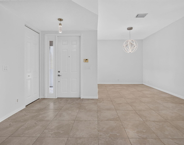 207 Isle Verde Way - Photo Thumbnail 9
