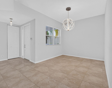 207 Isle Verde Way - Photo Thumbnail 11