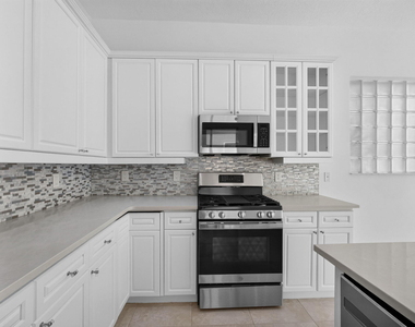 207 Isle Verde Way - Photo Thumbnail 24