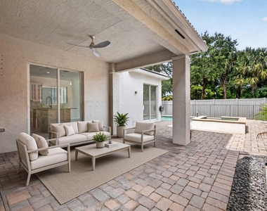 207 Isle Verde Way - Photo Thumbnail 7