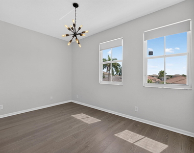 207 Isle Verde Way - Photo Thumbnail 34