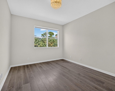 207 Isle Verde Way - Photo Thumbnail 41