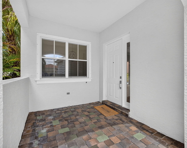 207 Isle Verde Way - Photo Thumbnail 6