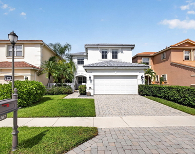 207 Isle Verde Way - Photo Thumbnail 4