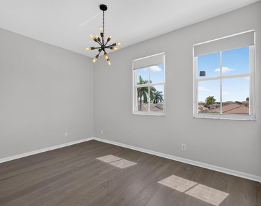 207 Isle Verde Way - Photo Thumbnail 33