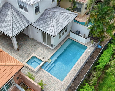 207 Isle Verde Way - Photo Thumbnail 3