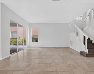 207 Isle Verde Way - Photo Thumbnail 13