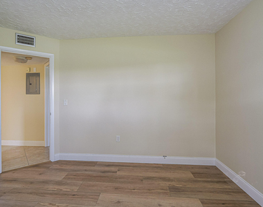 2800 Indian River Boulevard - Photo Thumbnail 20