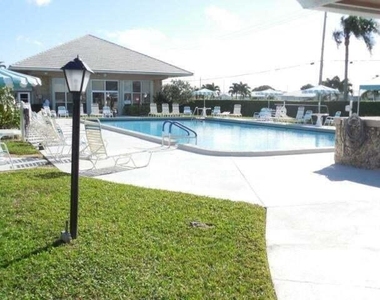 1114 Lake Terrace - Photo Thumbnail 14
