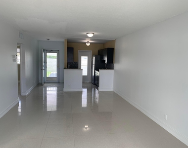 1114 Lake Terrace - Photo Thumbnail 6