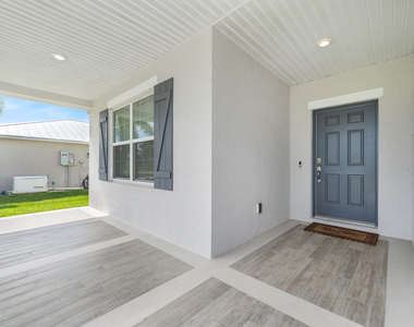1862 Se Camilo Street - Photo Thumbnail 4