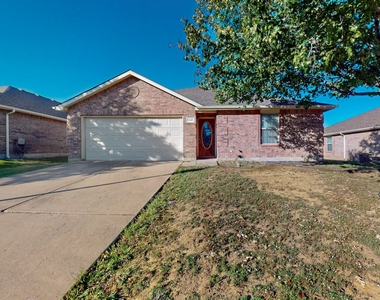 1449 Waterford Drive - Photo Thumbnail 2