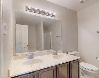 1449 Waterford Drive - Photo Thumbnail 14