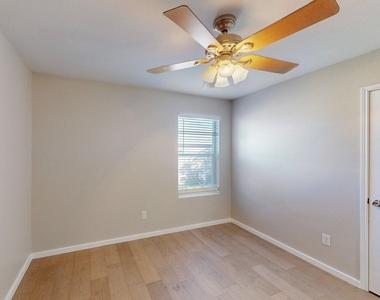 1449 Waterford Drive - Photo Thumbnail 16