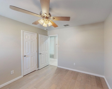 1449 Waterford Drive - Photo Thumbnail 17