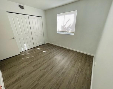 714 Gardens Drive - Photo Thumbnail 3