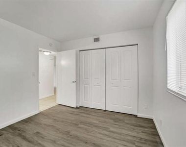 714 Gardens Drive - Photo Thumbnail 6