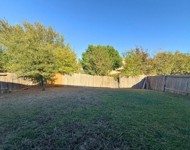 10009 Iron Ridge Drive - Photo Thumbnail 15