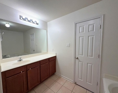10009 Iron Ridge Drive - Photo Thumbnail 7