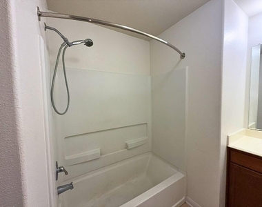 10009 Iron Ridge Drive - Photo Thumbnail 11