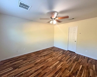 10009 Iron Ridge Drive - Photo Thumbnail 6