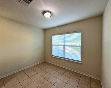 10009 Iron Ridge Drive - Photo Thumbnail 4