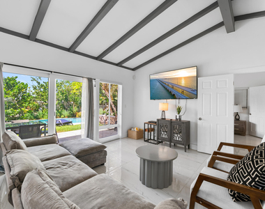 2531 Key Largo Lane - Photo Thumbnail 5