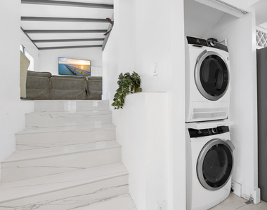2531 Key Largo Lane - Photo Thumbnail 7