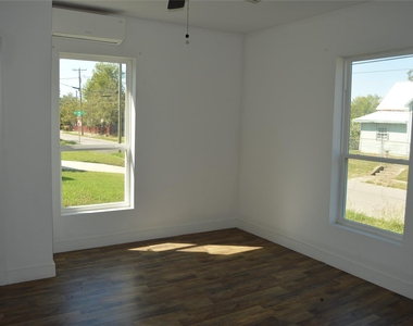 1613 Jones Street - Photo Thumbnail 16