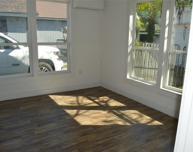 1613 Jones Street - Photo Thumbnail 8