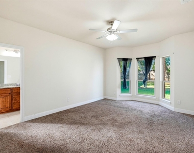 4721 Woodview Lane - Photo Thumbnail 10