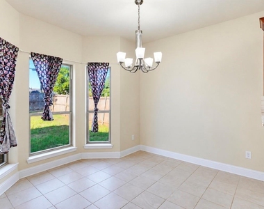 4721 Woodview Lane - Photo Thumbnail 6