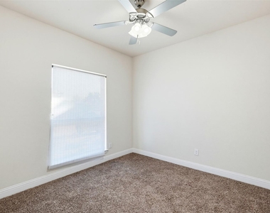 4721 Woodview Lane - Photo Thumbnail 16