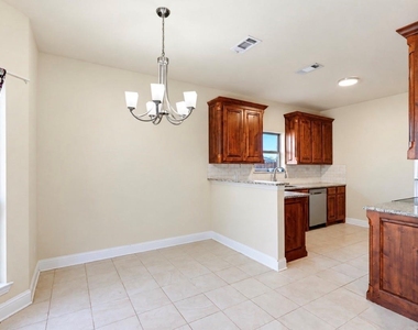 4721 Woodview Lane - Photo Thumbnail 5