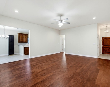 4721 Woodview Lane - Photo Thumbnail 4