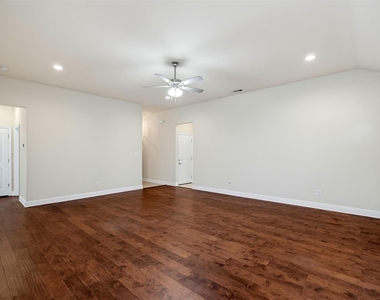 4721 Woodview Lane - Photo Thumbnail 1