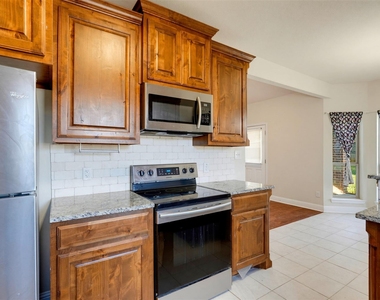 4721 Woodview Lane - Photo Thumbnail 9
