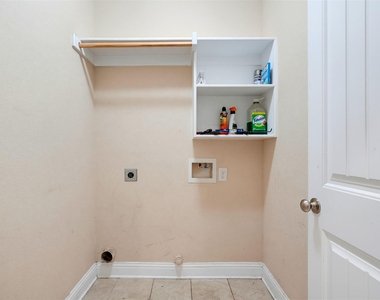 4721 Woodview Lane - Photo Thumbnail 18