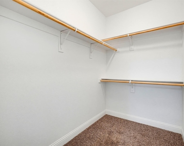 4721 Woodview Lane - Photo Thumbnail 14