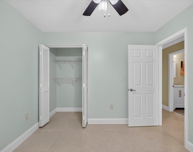 572 Sw 28th Avenue - Photo Thumbnail 26