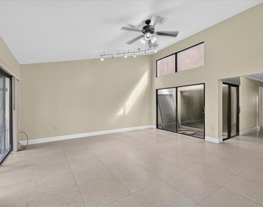 572 Sw 28th Avenue - Photo Thumbnail 10