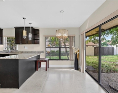 572 Sw 28th Avenue - Photo Thumbnail 12