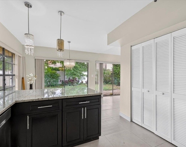 572 Sw 28th Avenue - Photo Thumbnail 15